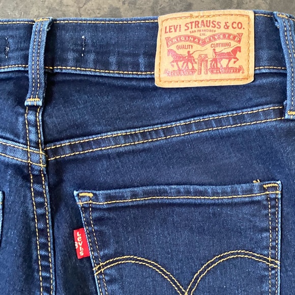 2 /$50 Levi’s 311 Shaping Skinny - Picture 4 of 4